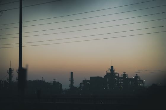 夕方の工場